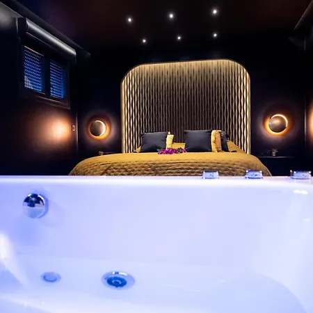 Baobab Atypique Avec Jacuzzi Prive 科尔巴斯